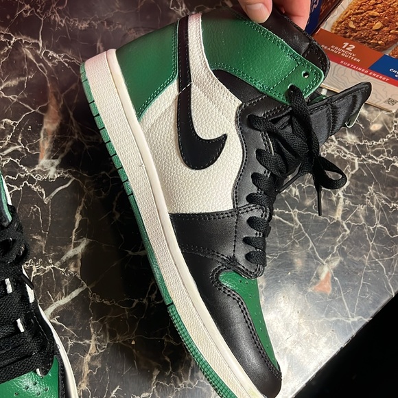 Jordan 1” Pine greens. Hi OG. Wellington negotiate reasonable offers. - Picture 6 of 7